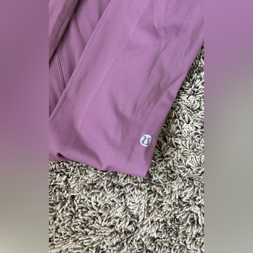 Lululemon - Picture 3 of 3